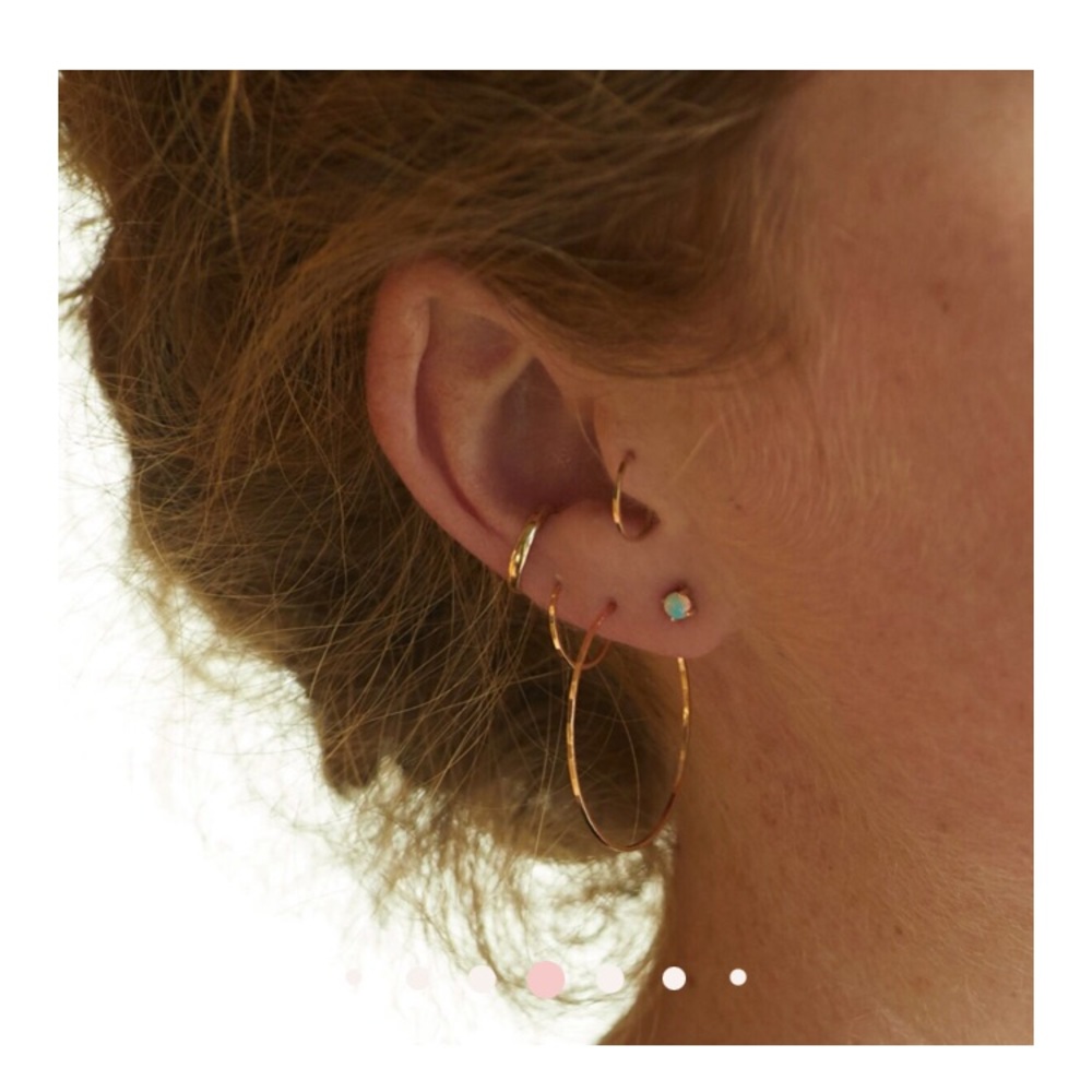 Solid gold hoop earring (single)